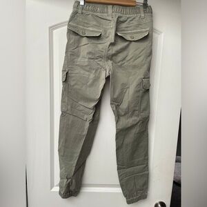AMERICAN EAGLE Green cargo Joggers sz 8 Regular